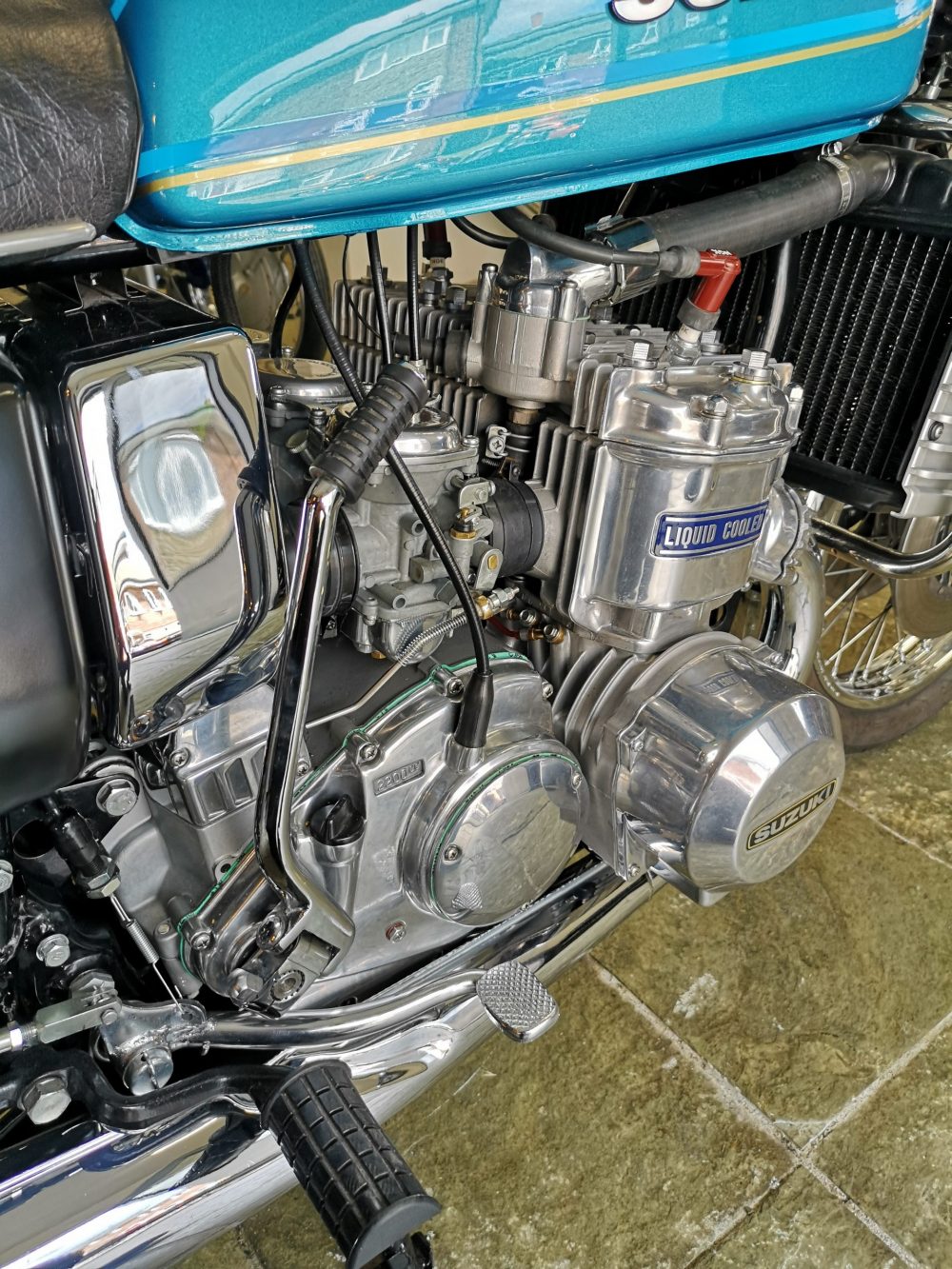 Suzuki GT750 1977 Completely restored amazing condition NOW SOLD! - Image 8