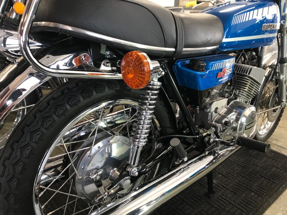 Suzuki GT 250C Near Concourse Condition! - Image 10