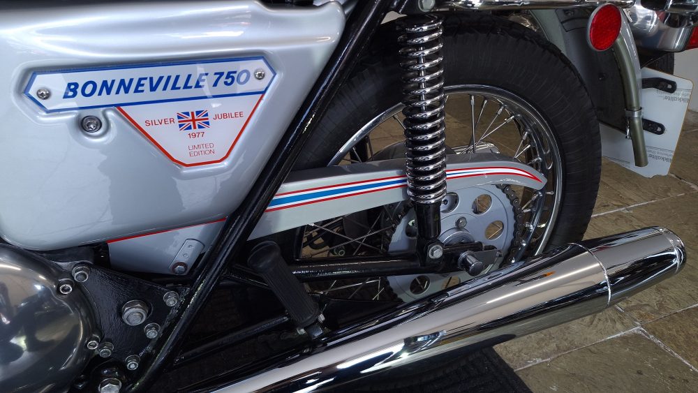 Triumph BonnevilleT140 Silver Jubilee Near Concours!!! - Image 15