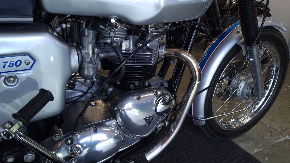 Triumph BonnevilleT140 Silver Jubilee Near Concours!!! - Image 13