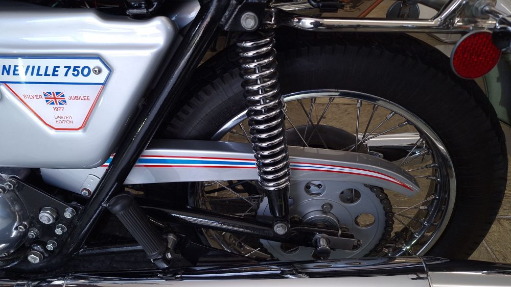 Triumph BonnevilleT140 Silver Jubilee Near Concours!!! - Image 16