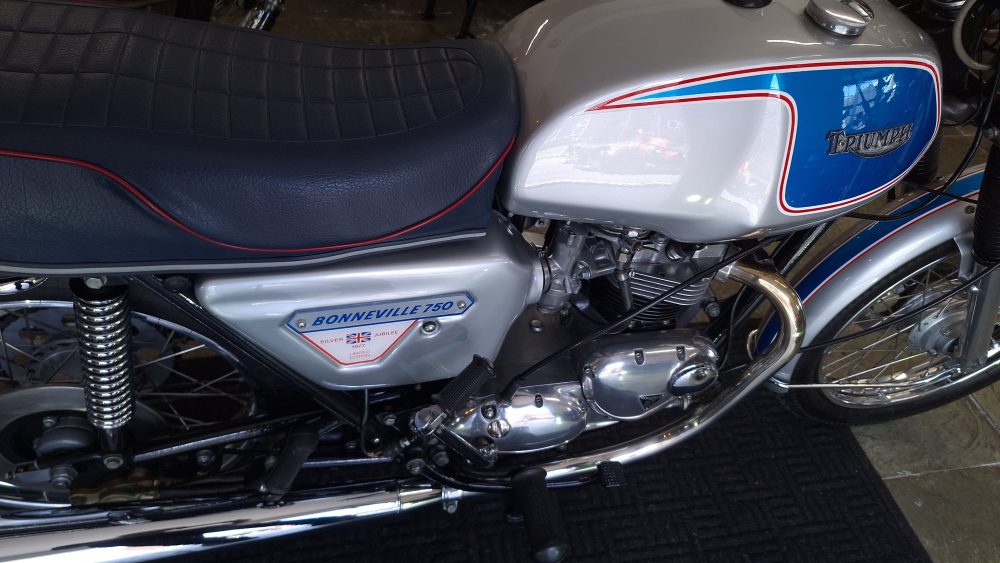 Triumph BonnevilleT140 Silver Jubilee Near Concours!!! - Image 6