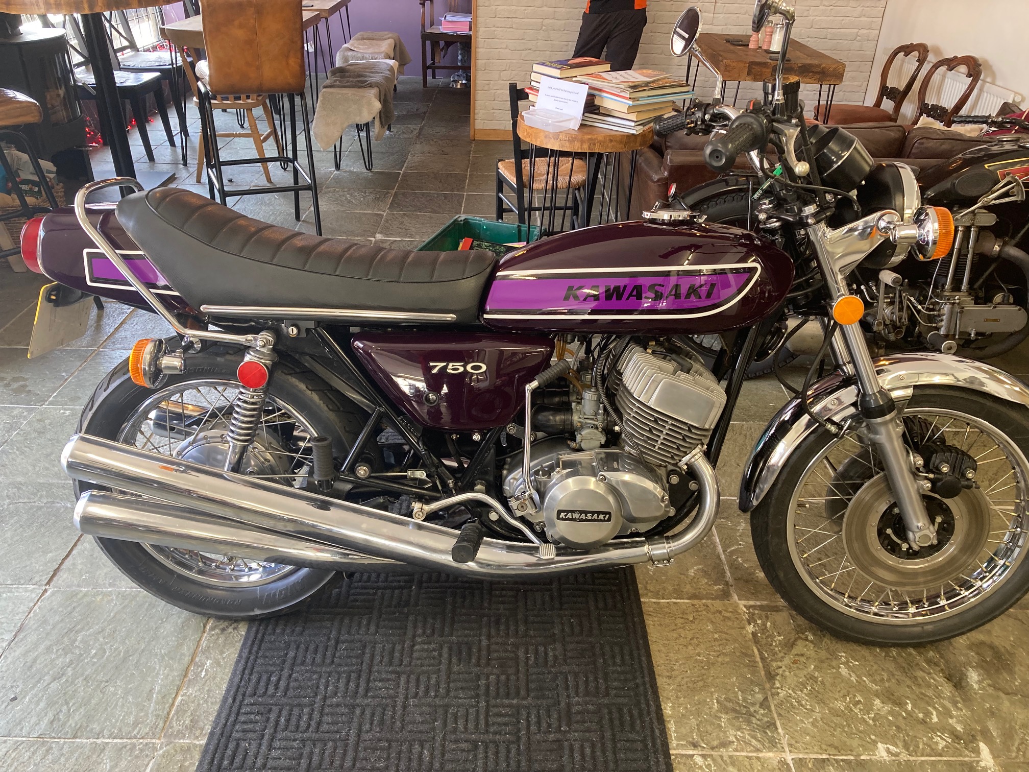 Kawasaki H2C 750 triple fully restored show winner!!!! – Bill