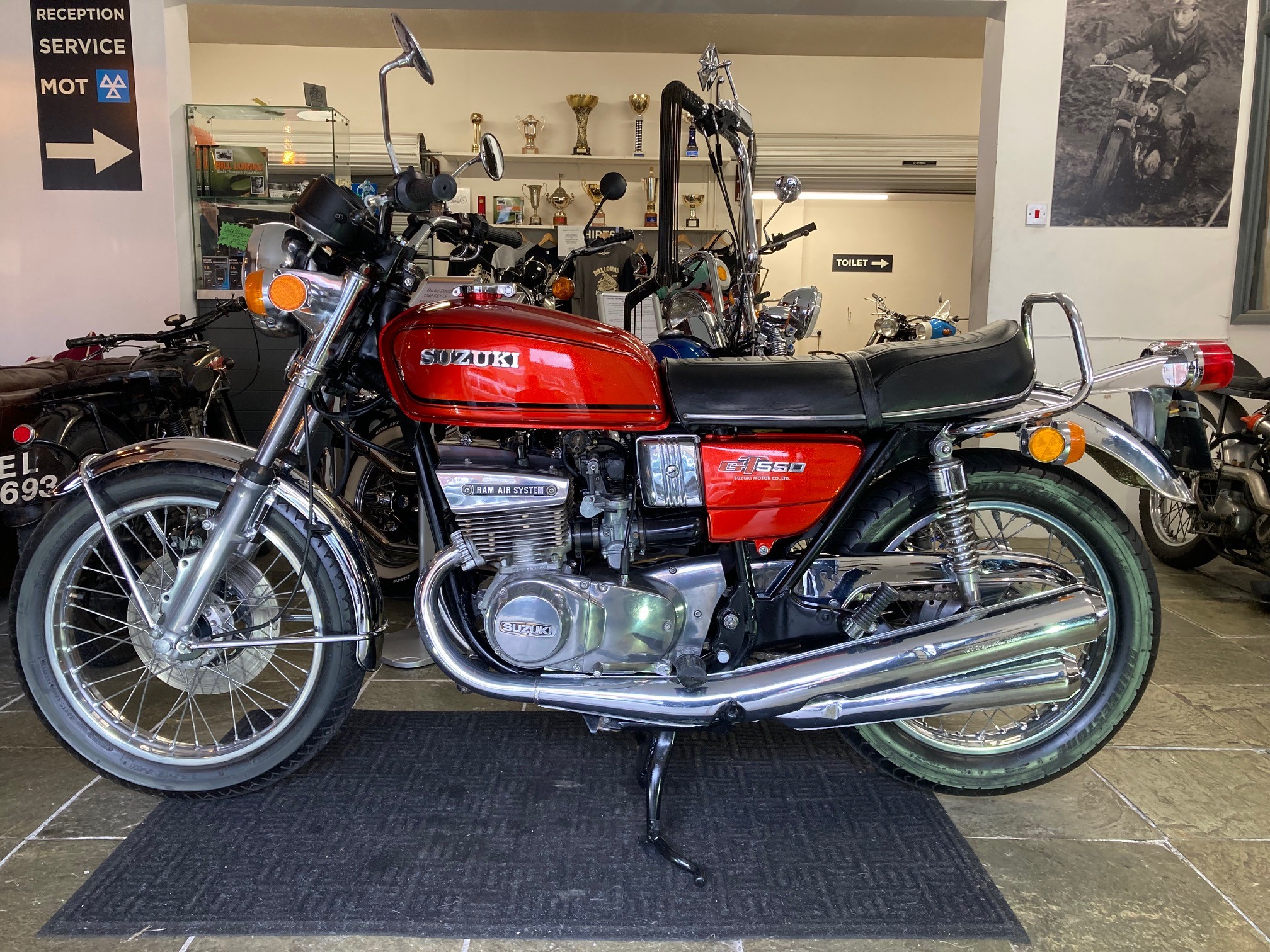 Suzuki GT 550 Great Condition! 1975 - Image 2